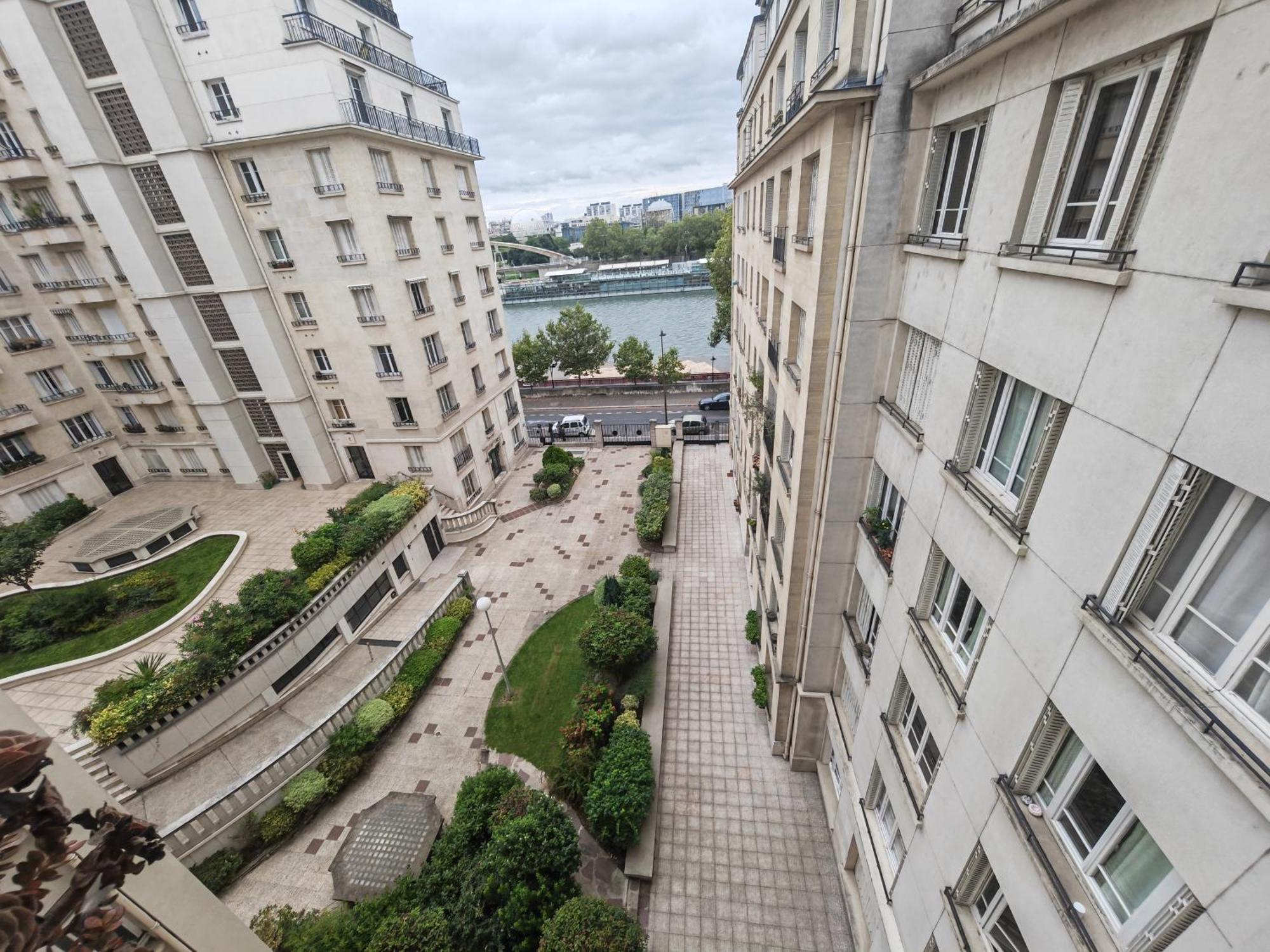 View Sur La Seine Apartment Paris Exterior photo
